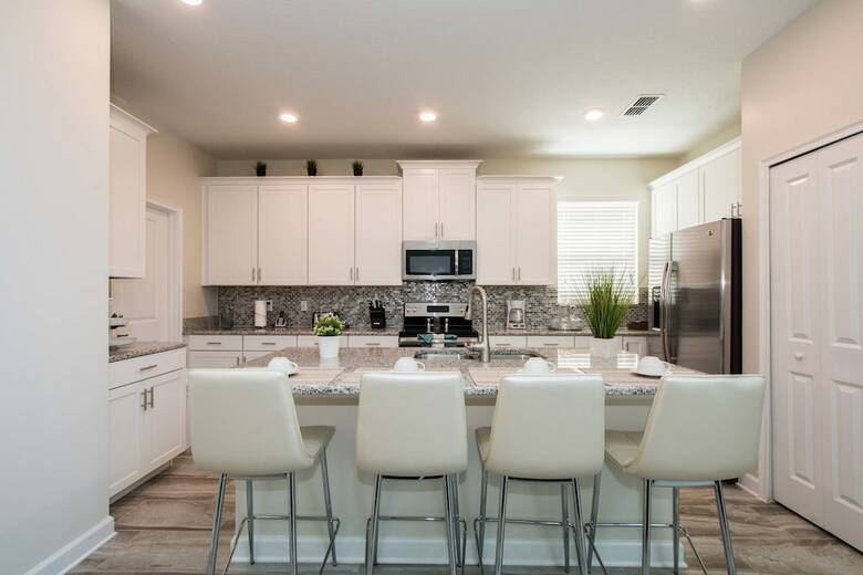 Storey Lake-5 Bedroom Pool Home-1663st