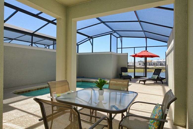 Storey Lake-4 Bedroom Townhome W/splashpool-1625st