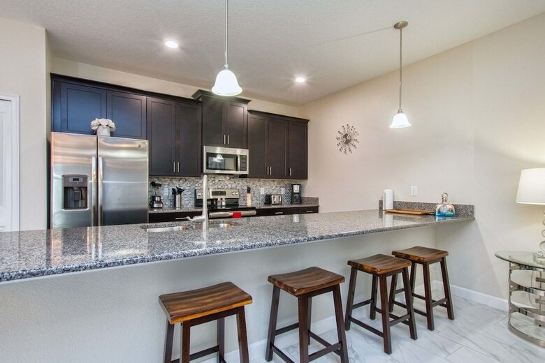 Storey Lake-4 Bedroom Townhome W/splashpool-1625st