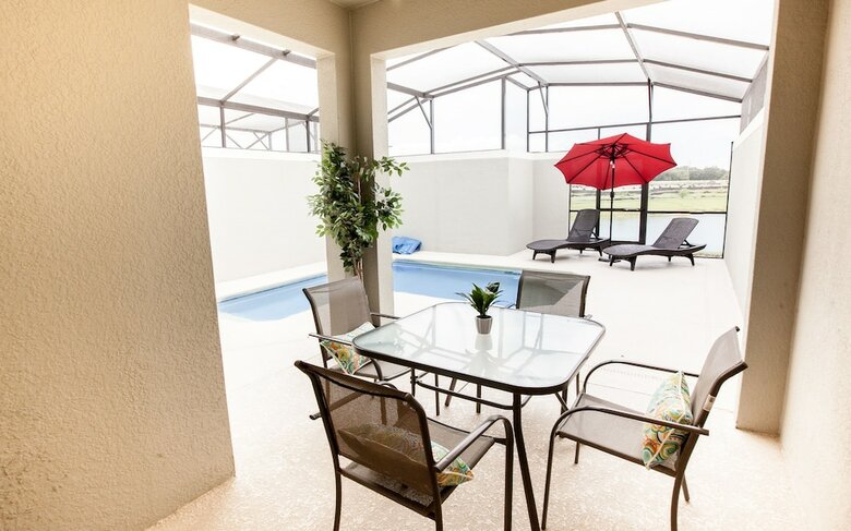 Storey Lake-4 Bedroom Townhome W/splashpool-1625st