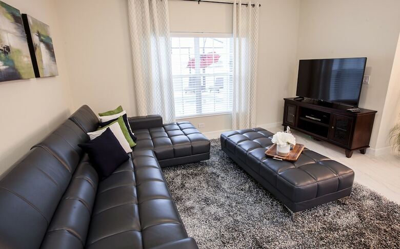 Storey Lake-4 Bedroom Townhome W/splashpool-1625st