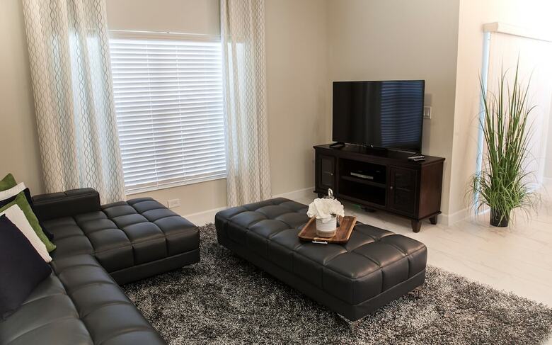 Storey Lake-4 Bedroom Townhome W/splashpool-1625st