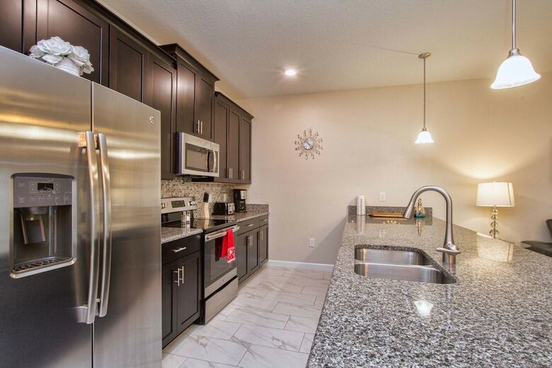 Storey Lake-4 Bedroom Townhome W/splashpool-1625st