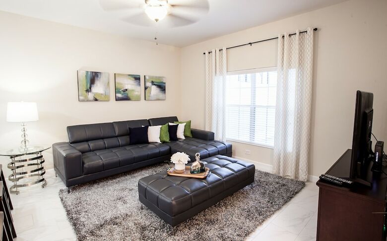 Storey Lake-4 Bedroom Townhome W/splashpool-1625st