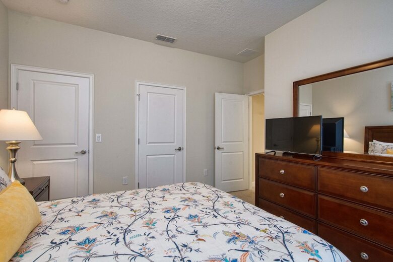 Storey Lake-4 Bedroom Townhome W/splashpool-1625st