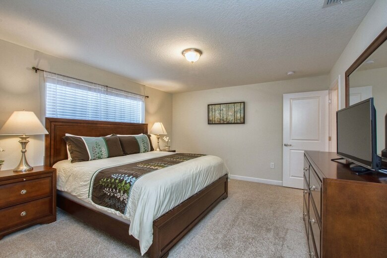 Storey Lake-4 Bedroom Townhome W/splashpool-1625st