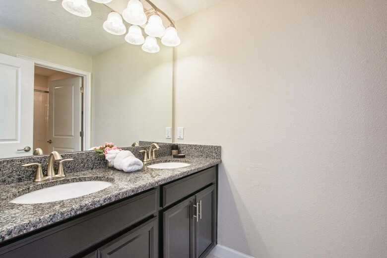 Storey Lake-4 Bedroom Townhome W/splashpool-1625st