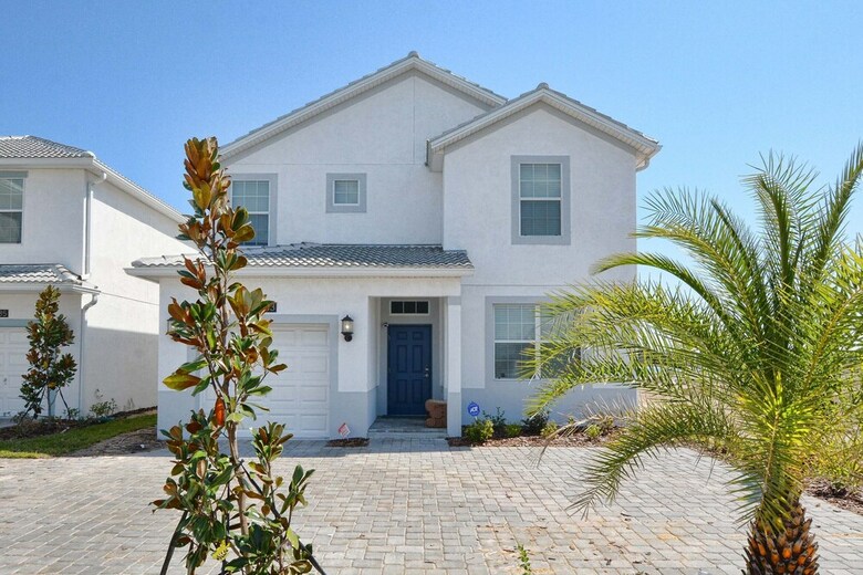 Storey Lake-5 Bedrooms Home W/pool-1650st