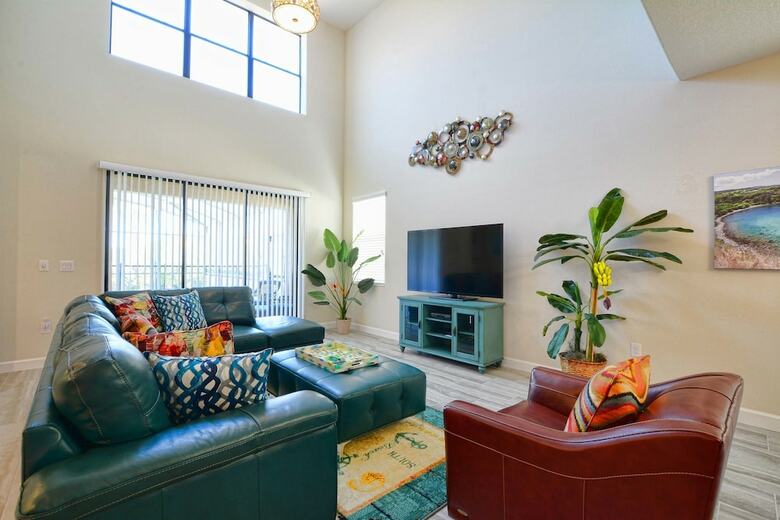 Solterra - 5 Bedrooms House W/pool-7034sr