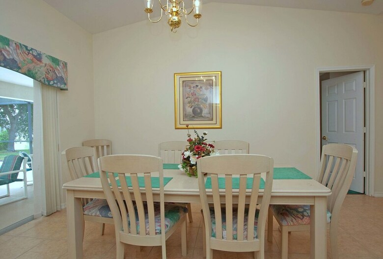 Greater Groves - 5 Bedrooms House W/pool-5202gg
