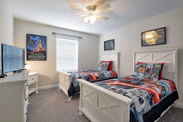 Storey Lake- 4 Bedroom Townhome W/spashpool-1616st