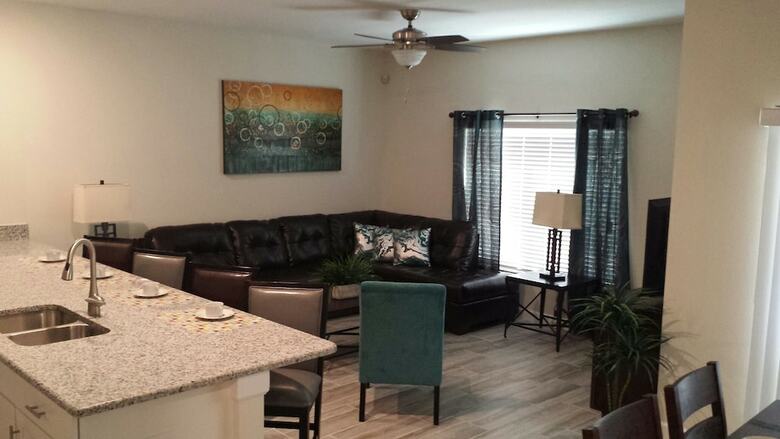 Storey Lake- 4 Bedroom Townhome W/spashpool-1616st