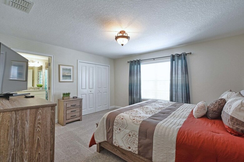 Storey Lake- 4 Bedroom Townhome W/spashpool-1616st