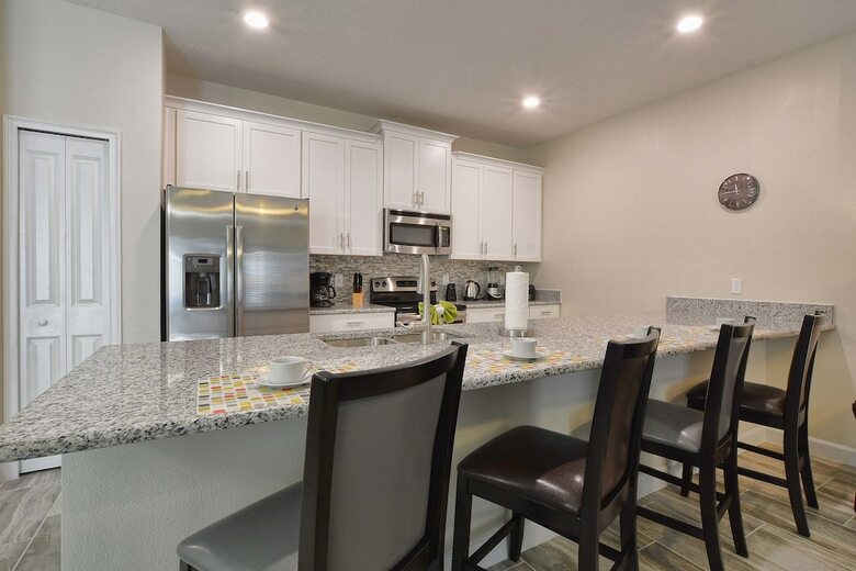 Storey Lake- 4 Bedroom Townhome W/spashpool-1616st