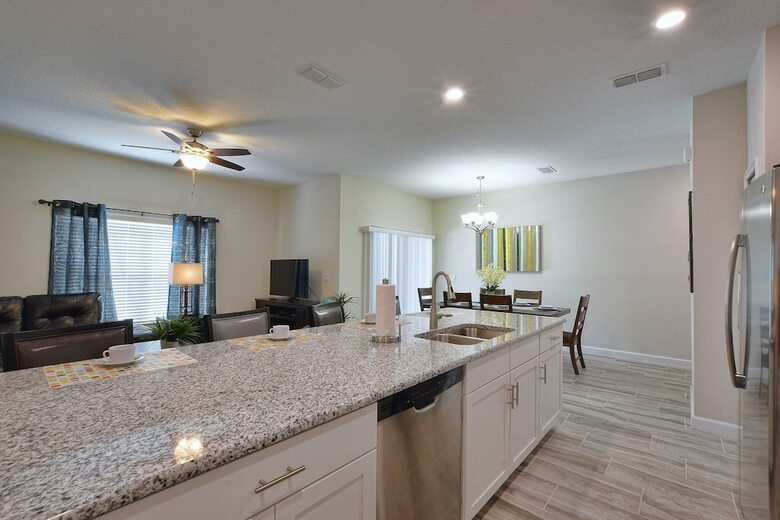 Storey Lake- 4 Bedroom Townhome W/spashpool-1616st