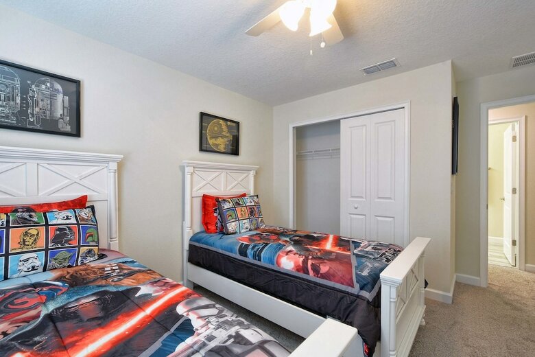 Storey Lake- 4 Bedroom Townhome W/spashpool-1616st