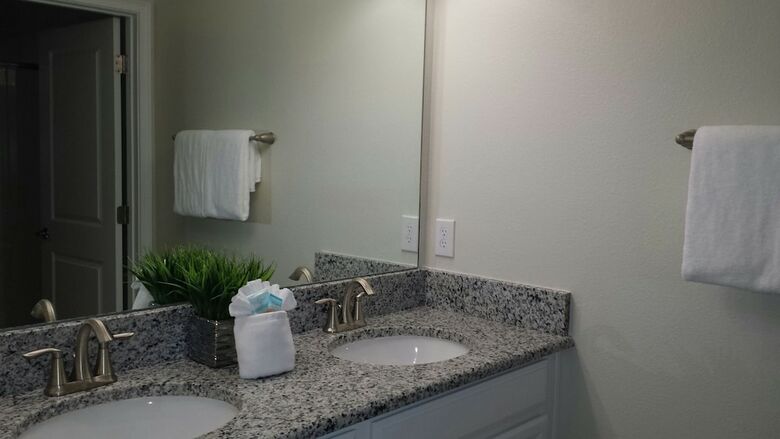 Storey Lake- 4 Bedroom Townhome W/spashpool-1616st