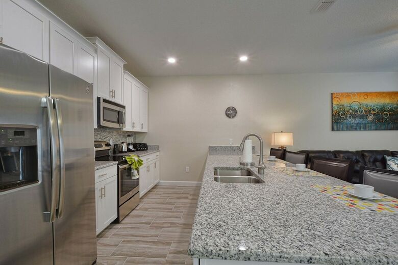 Storey Lake- 4 Bedroom Townhome W/spashpool-1616st
