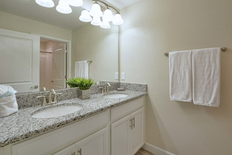 Storey Lake- 4 Bedroom Townhome W/spashpool-1616st