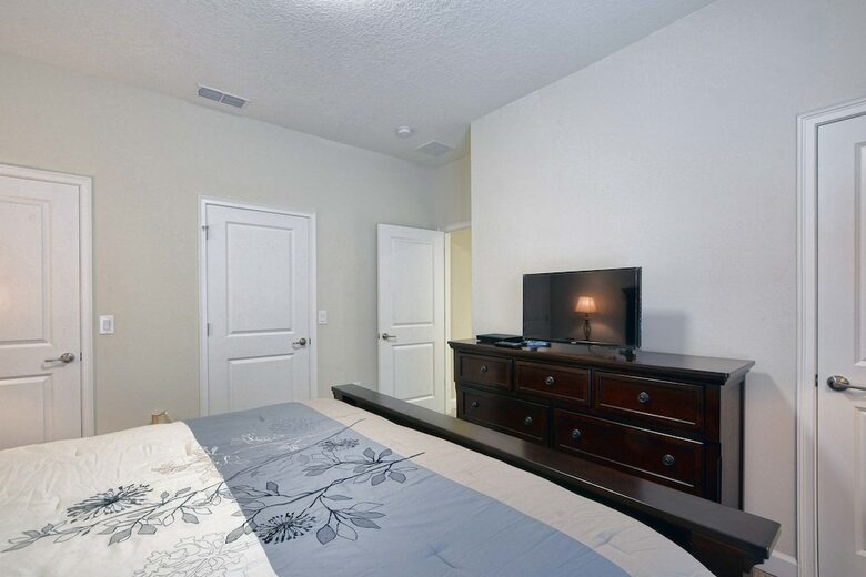 Storey Lake- 4 Bedroom Townhome W/spashpool-1616st