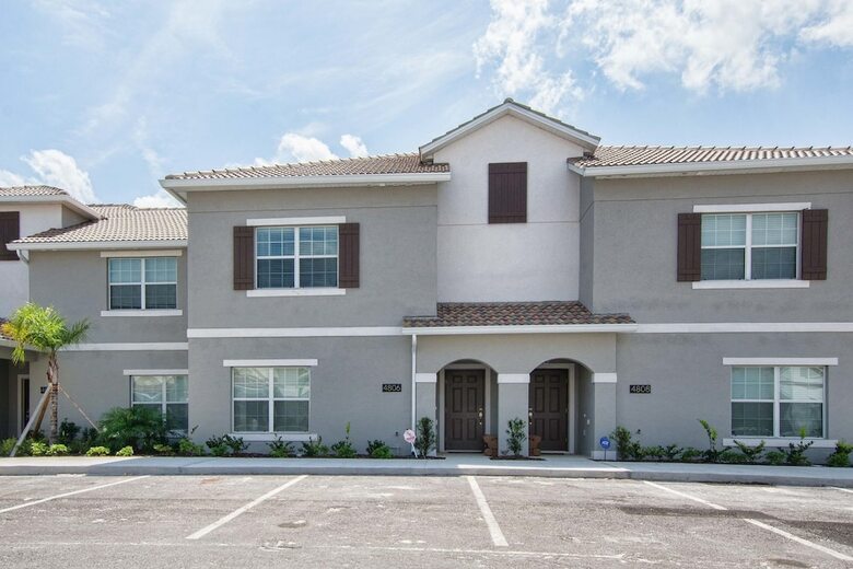 Storey Lake- 4 Bedroom Townhome W/spashpool-1616st