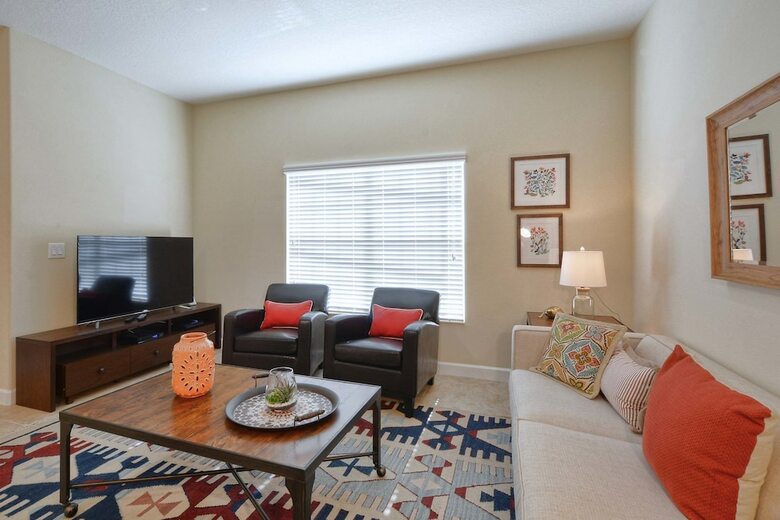 Storey Lake-4 Bedroom Townhome W/splashpool-1610st
