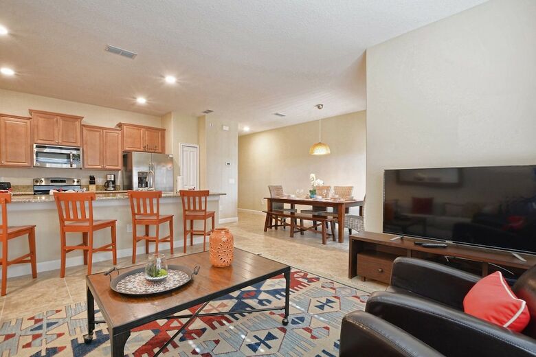 Storey Lake-4 Bedroom Townhome W/splashpool-1610st