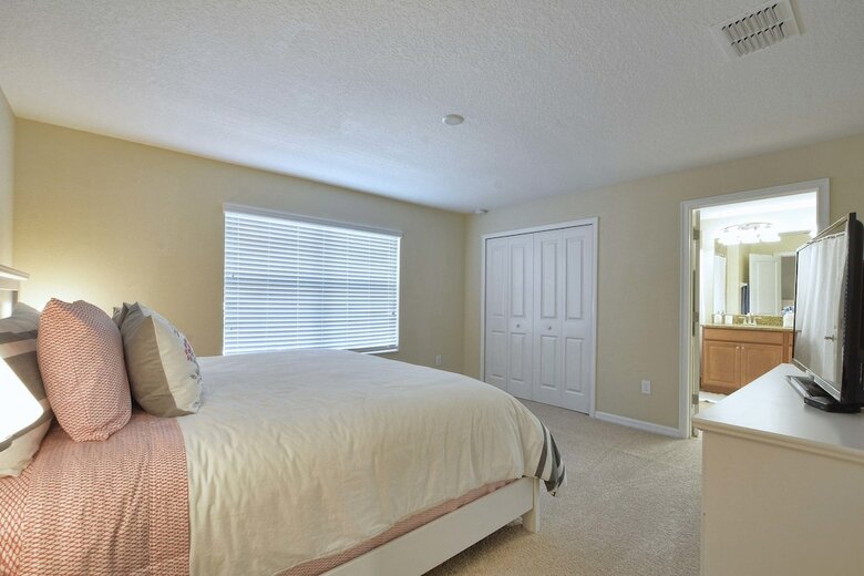 Storey Lake-4 Bedroom Townhome W/splashpool-1610st