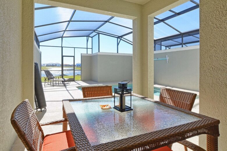 Storey Lake-4 Bedroom Townhome W/splashpool-1610st