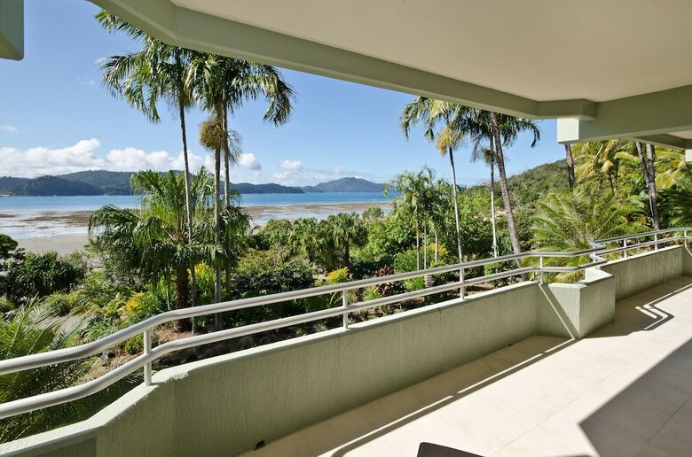 Beach Front Lagoon Lodge Apartments