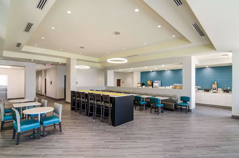 Hotel Comfort Inn & Suites