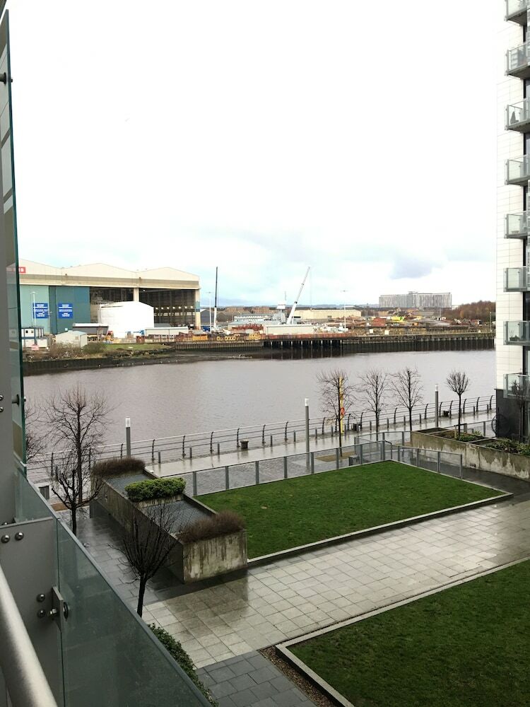 Glasgow Harbour Apartment
