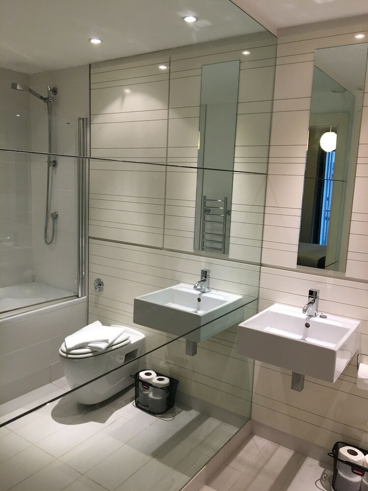 Glasgow Harbour Apartment