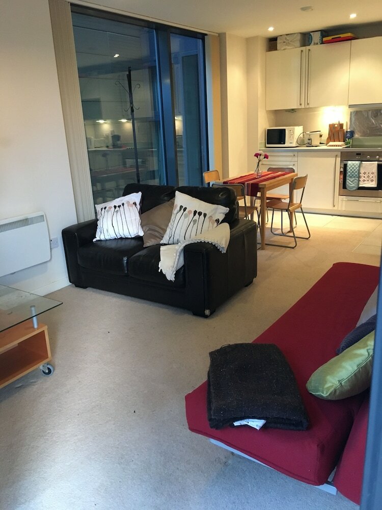 Glasgow Harbour Apartment