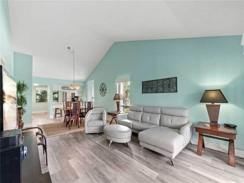 Siesta Dunes Beach 201 - Two Bedroom Condo