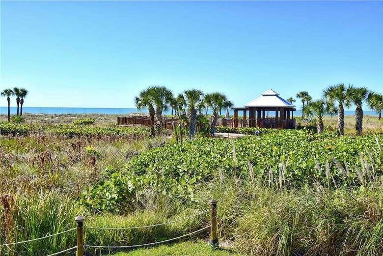 Siesta Dunes Beach 201 - Two Bedroom Condo