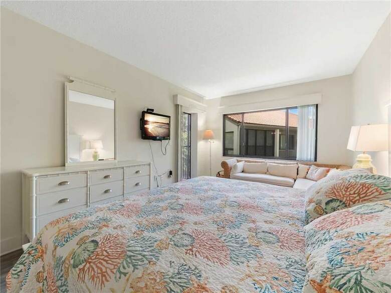 Siesta Dunes Beach 201 - Two Bedroom Condo
