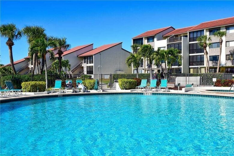Siesta Dunes Beach 201 - Two Bedroom Condo