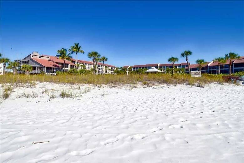 Siesta Dunes Beach 201 - Two Bedroom Condo