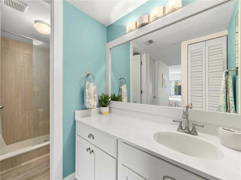 Siesta Dunes Beach 201 - Two Bedroom Condo