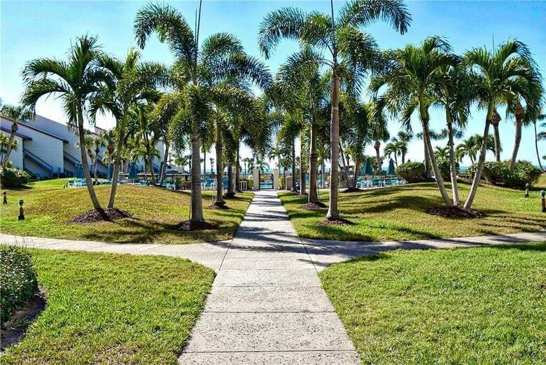 Siesta Dunes Beach 201 - Two Bedroom Condo