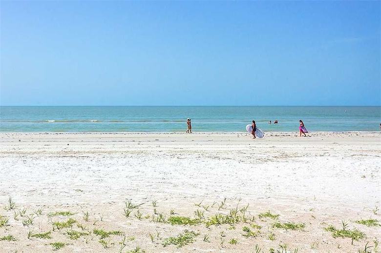Sandy Toes Cottage - Two Bedroom Home