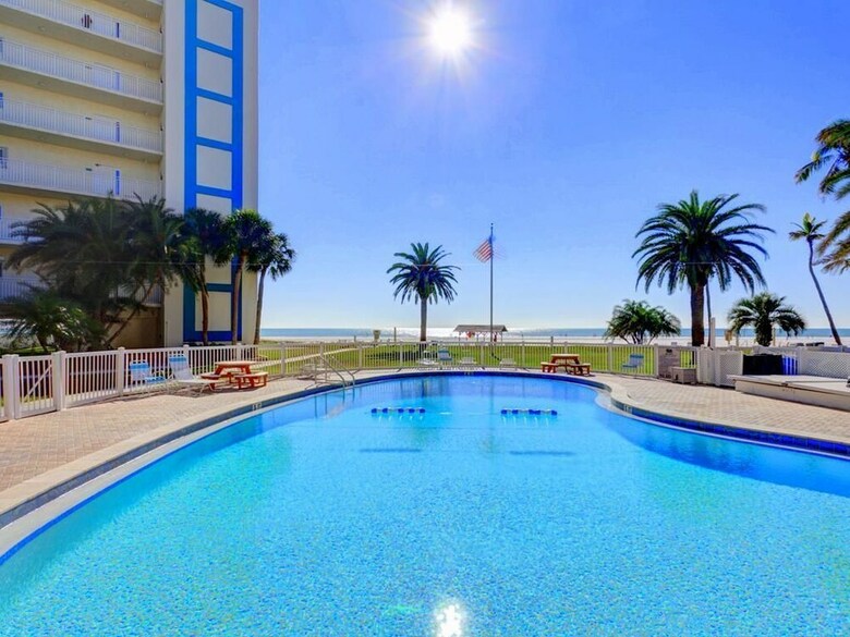 Jamaica Royale 101 - Two Bedroom Condo