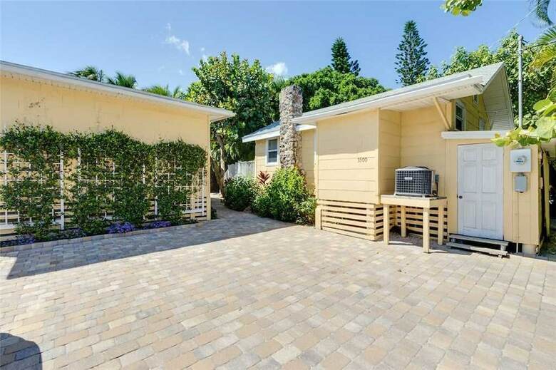 Tropical Paradise - Three Bedroom Home