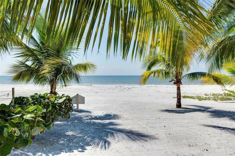Tropical Paradise - Three Bedroom Home