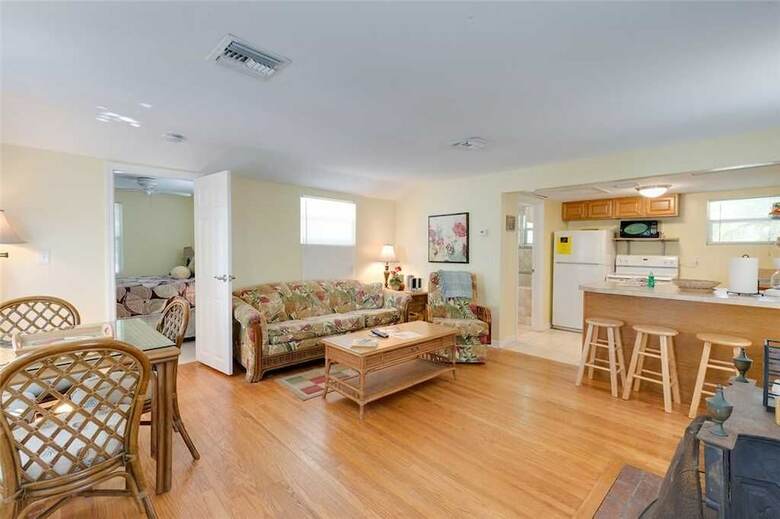 Tropical Paradise Manor - Four Bedroom Home