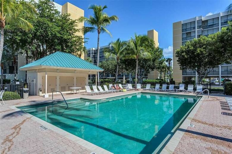 Hibiscus Pointe 733 - Two Bedroom Condo