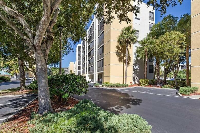 Hibiscus Pointe 733 - Two Bedroom Condo