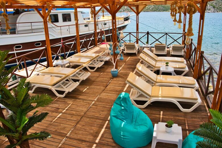 Defne Lorina Hotel