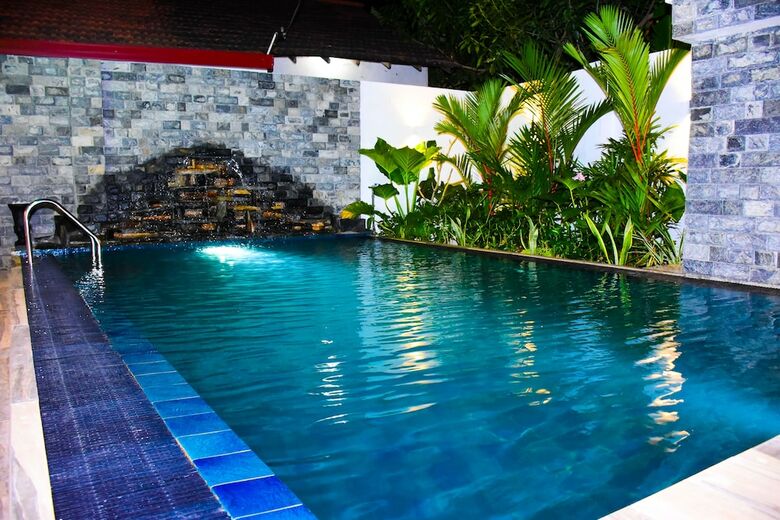 Hotel Negombo New Queen's Palace
